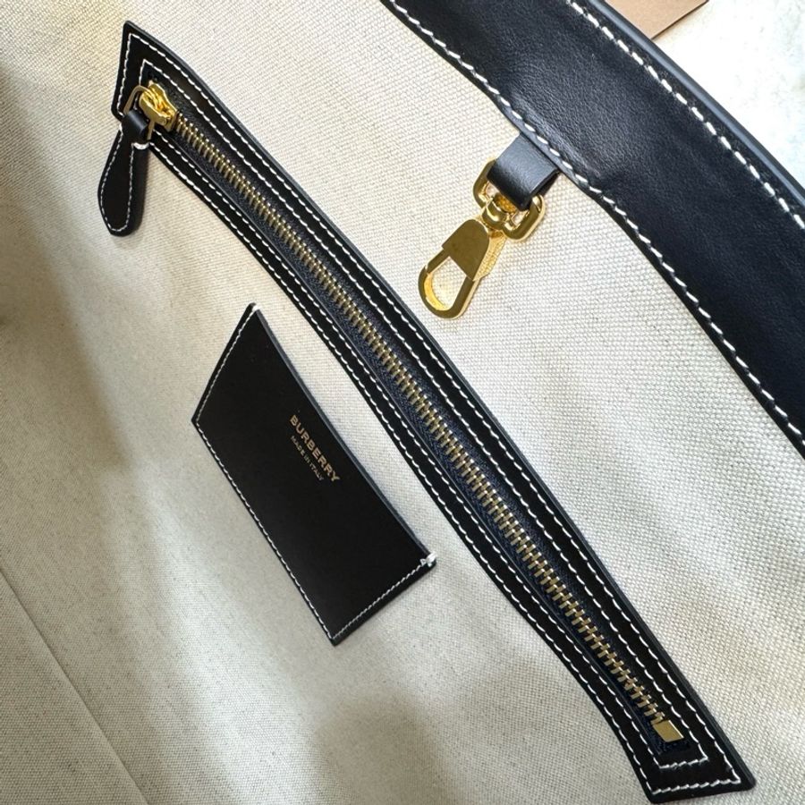 Burberry 黑金滑面牛皮TB釦托特包-5
