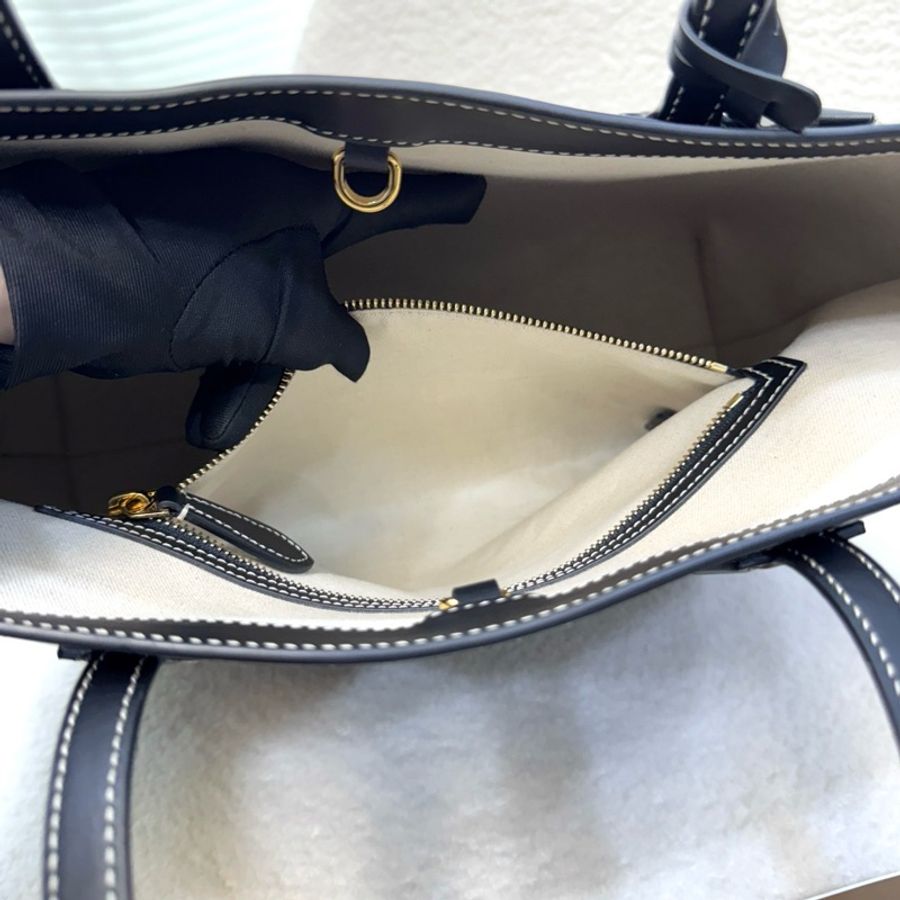 Burberry 黑金滑面牛皮TB釦托特包-17