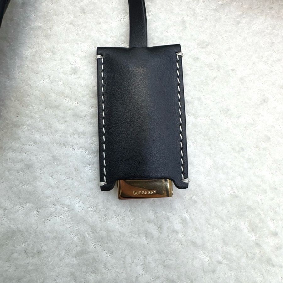Burberry 黑金滑面牛皮TB釦托特包-22