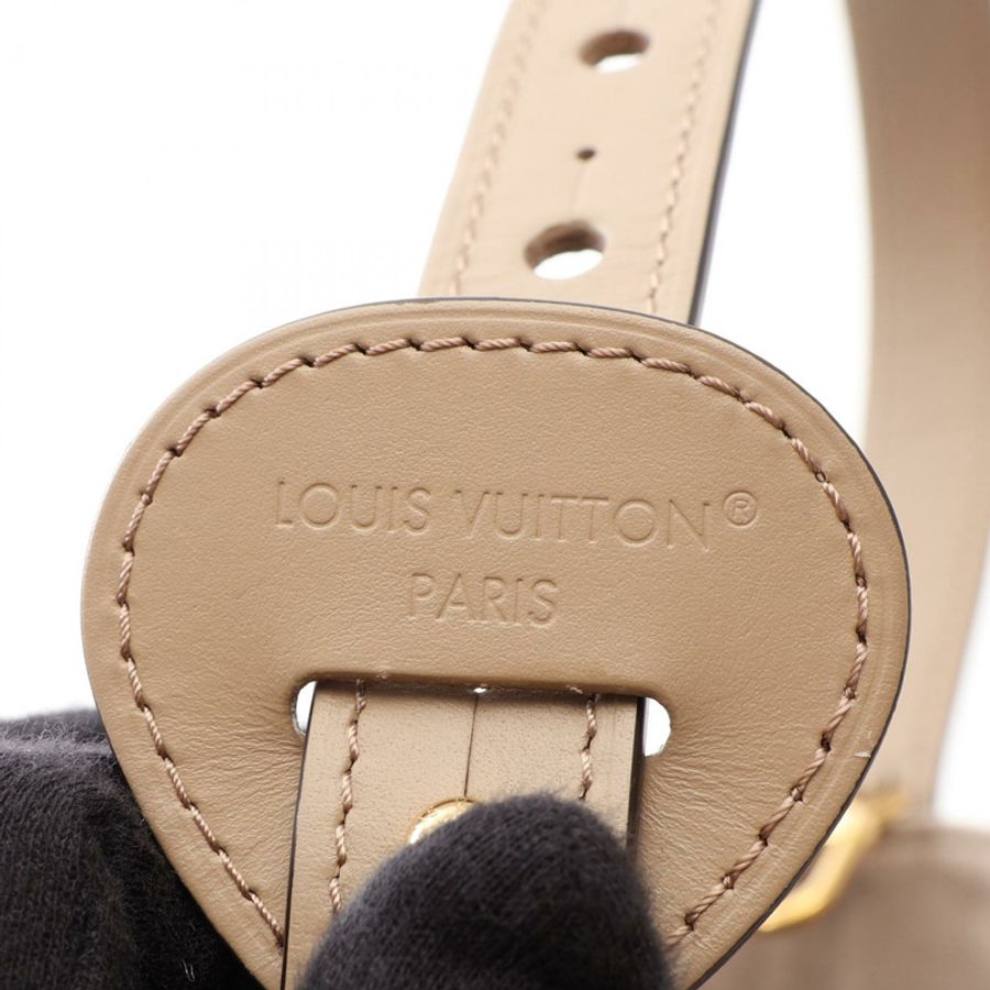 路易威登 (LOUIS VUITTON) 多效合一 BB 霜，雙色，Monogram Empreinte 印花，Trutelle Cream 色號，搭配雙肩手提包 M13045，米色皮革-3