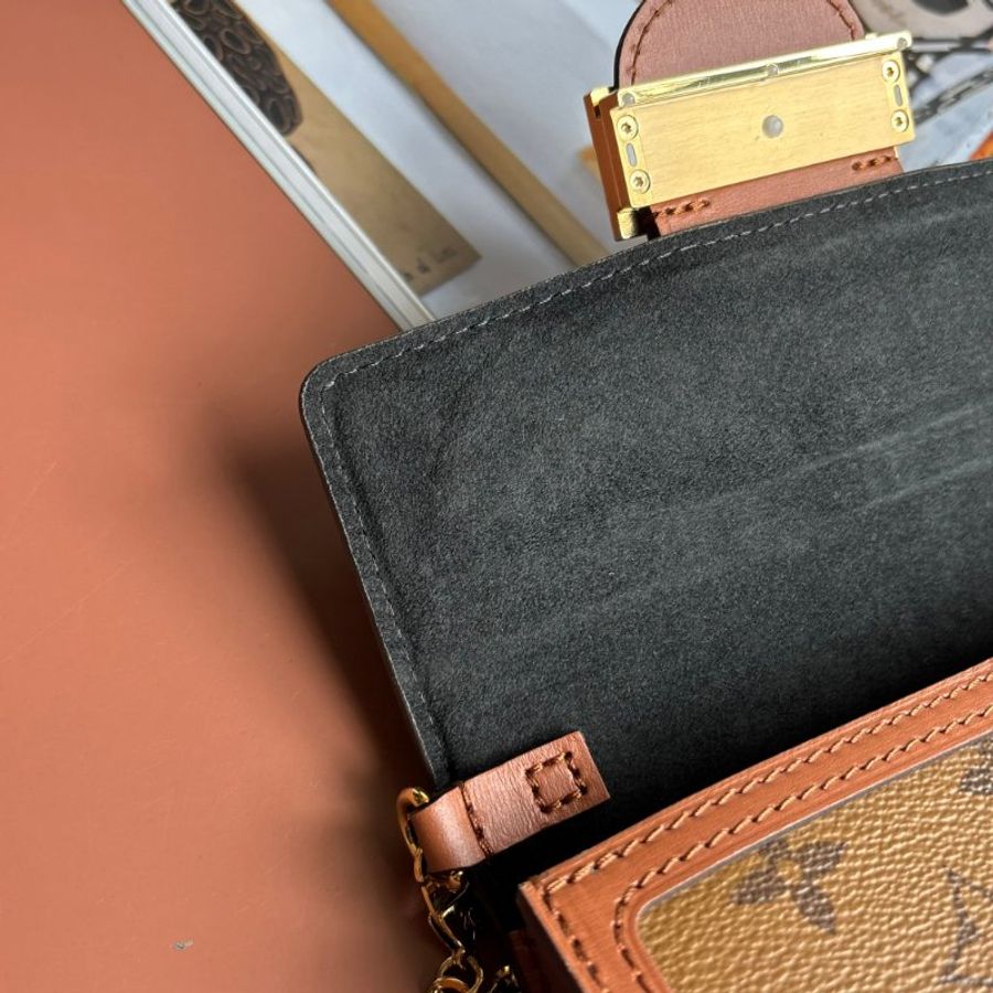 ::LOUIS VUITTON:: LV M68746 Dauphine 達芙鏈條包 鏈包 WOC-4
