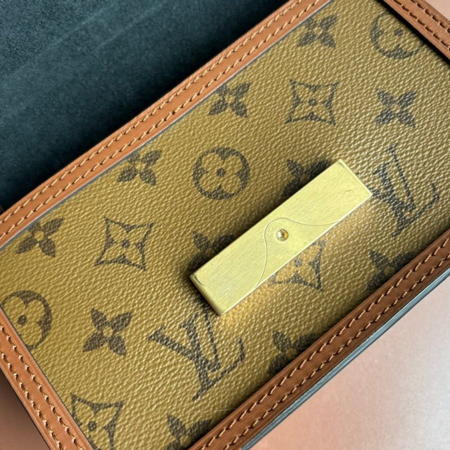 ::LOUIS VUITTON:: LV M68746 Dauphine 達芙鏈條包 鏈包 WOC-12