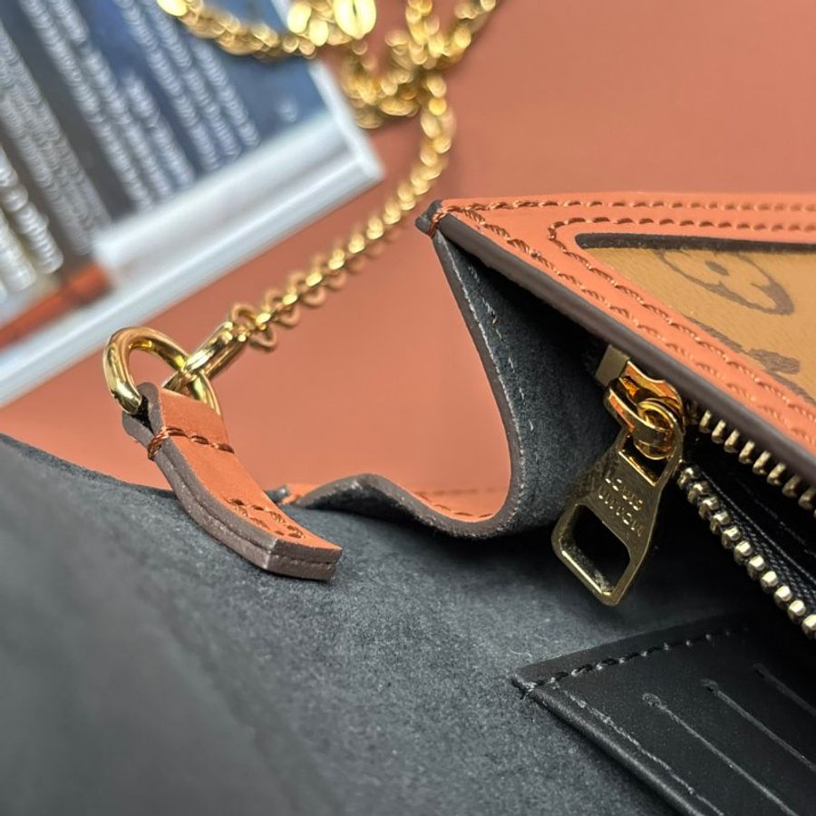 ::LOUIS VUITTON:: LV M68746 Dauphine 達芙鏈條包 鏈包 WOC-23