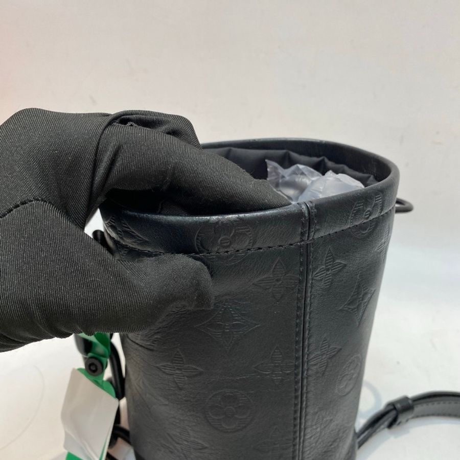 LV路易威登virgil联名全黑老花压纹nano chalk抽绳水桶包16.5*11.5*11.5-22
