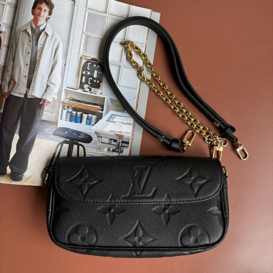 ::LOIUS VUITTON:: LV M82154 Ivy黑色壓紋牛皮掀蓋磁吸釦斜背包 WOC 腋下包-0