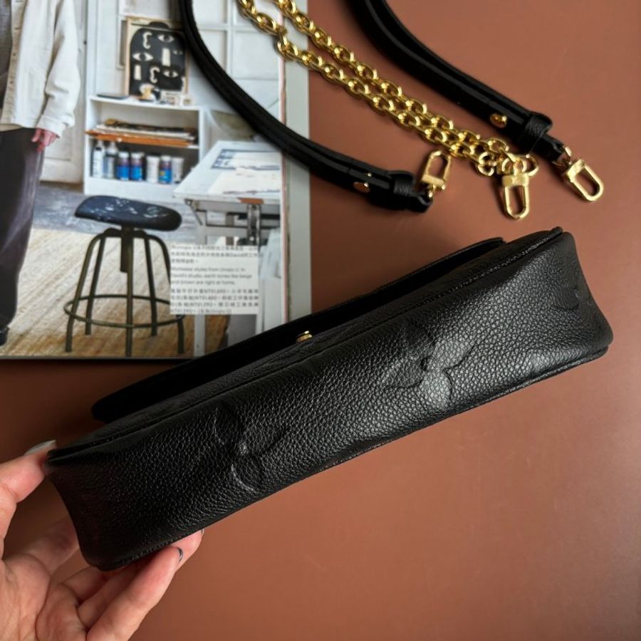 ::LOIUS VUITTON:: LV M82154 Ivy黑色壓紋牛皮掀蓋磁吸釦斜背包 WOC 腋下包-2