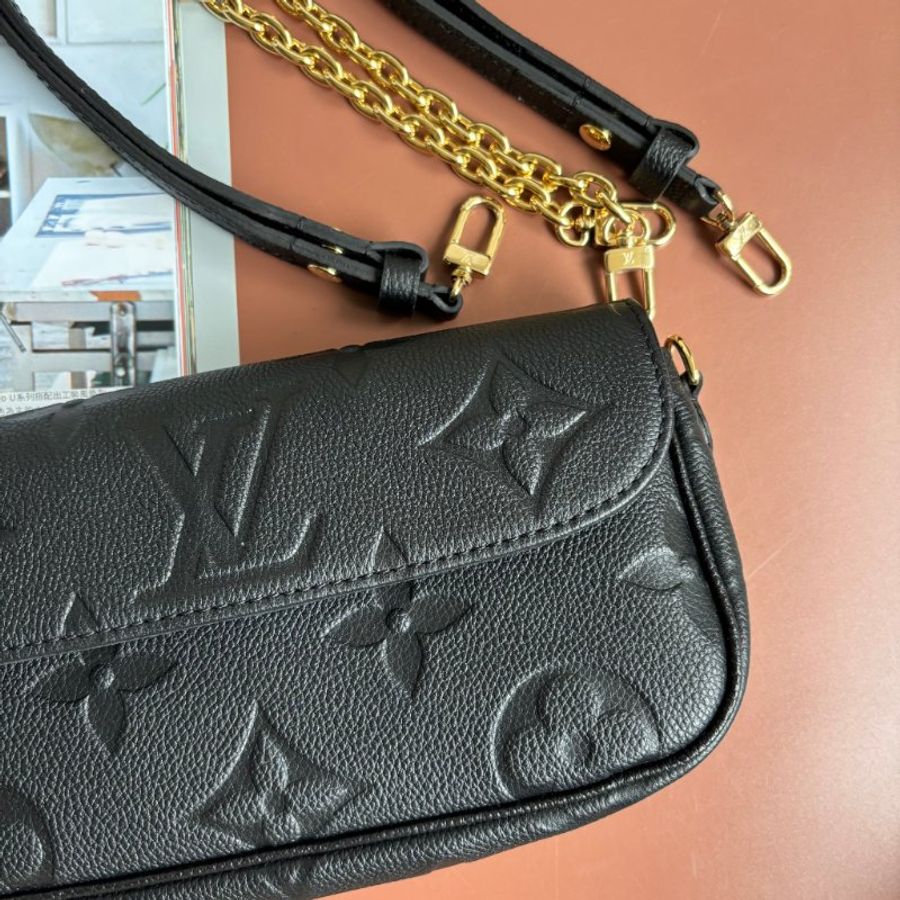 ::LOIUS VUITTON:: LV M82154 Ivy黑色壓紋牛皮掀蓋磁吸釦斜背包 WOC 腋下包-4