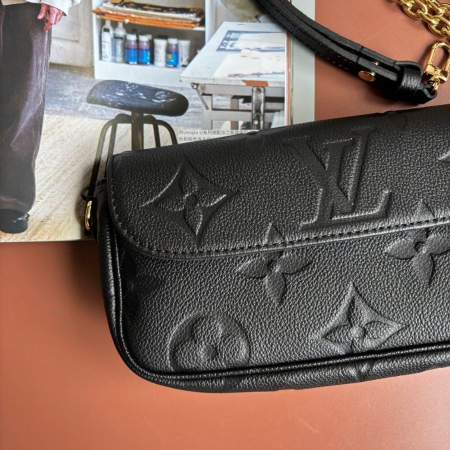 ::LOIUS VUITTON:: LV M82154 Ivy黑色壓紋牛皮掀蓋磁吸釦斜背包 WOC 腋下包-5