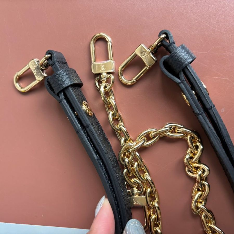 ::LOIUS VUITTON:: LV M82154 Ivy黑色壓紋牛皮掀蓋磁吸釦斜背包 WOC 腋下包-6