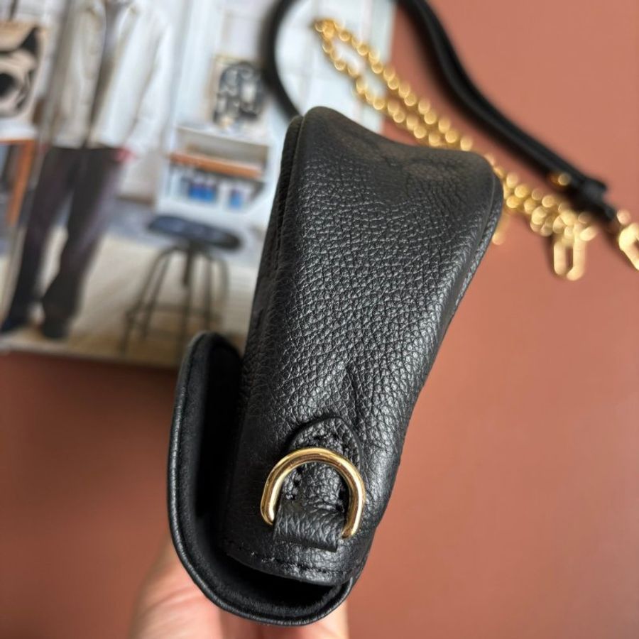 ::LOIUS VUITTON:: LV M82154 Ivy黑色壓紋牛皮掀蓋磁吸釦斜背包 WOC 腋下包-9