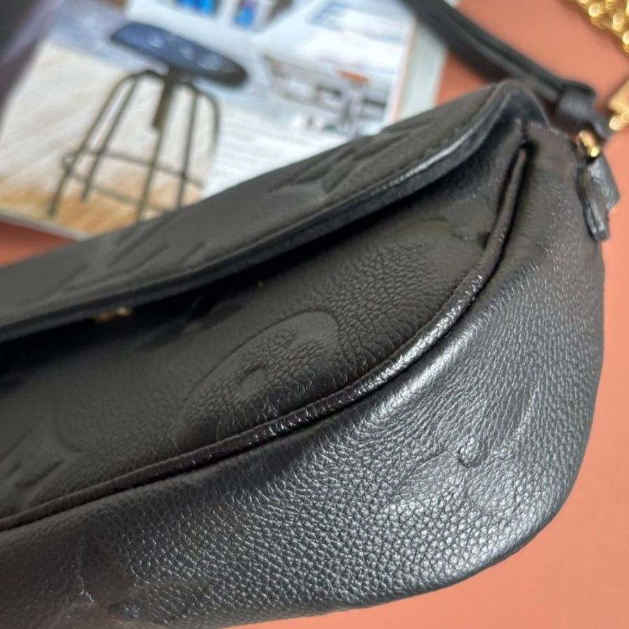 ::LOIUS VUITTON:: LV M82154 Ivy黑色壓紋牛皮掀蓋磁吸釦斜背包 WOC 腋下包-11