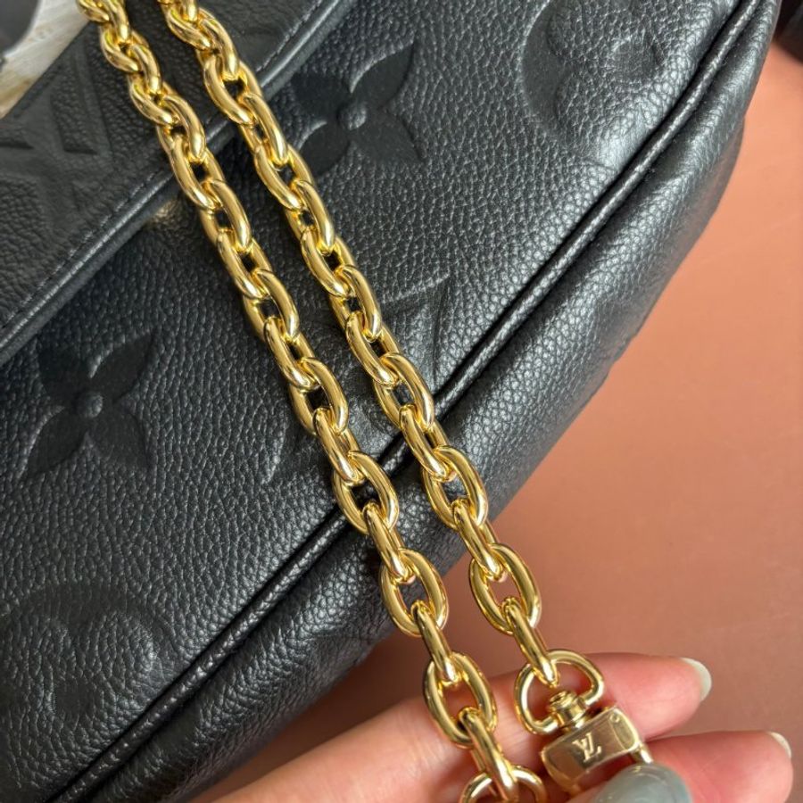 ::LOIUS VUITTON:: LV M82154 Ivy黑色壓紋牛皮掀蓋磁吸釦斜背包 WOC 腋下包-28