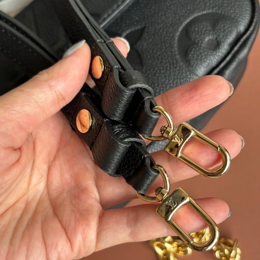 ::LOIUS VUITTON:: LV M82154 Ivy黑色壓紋牛皮掀蓋磁吸釦斜背包 WOC 腋下包-31