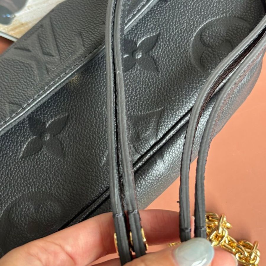 ::LOIUS VUITTON:: LV M82154 Ivy黑色壓紋牛皮掀蓋磁吸釦斜背包 WOC 腋下包-33