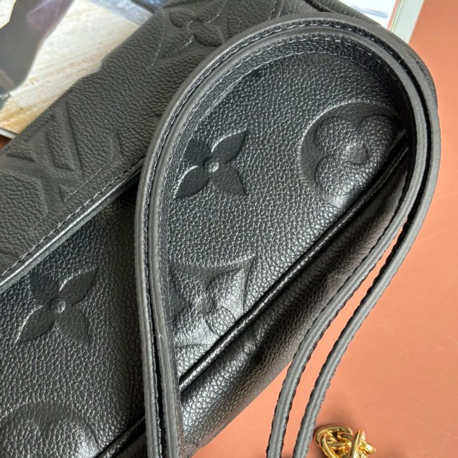 ::LOIUS VUITTON:: LV M82154 Ivy黑色壓紋牛皮掀蓋磁吸釦斜背包 WOC 腋下包-34