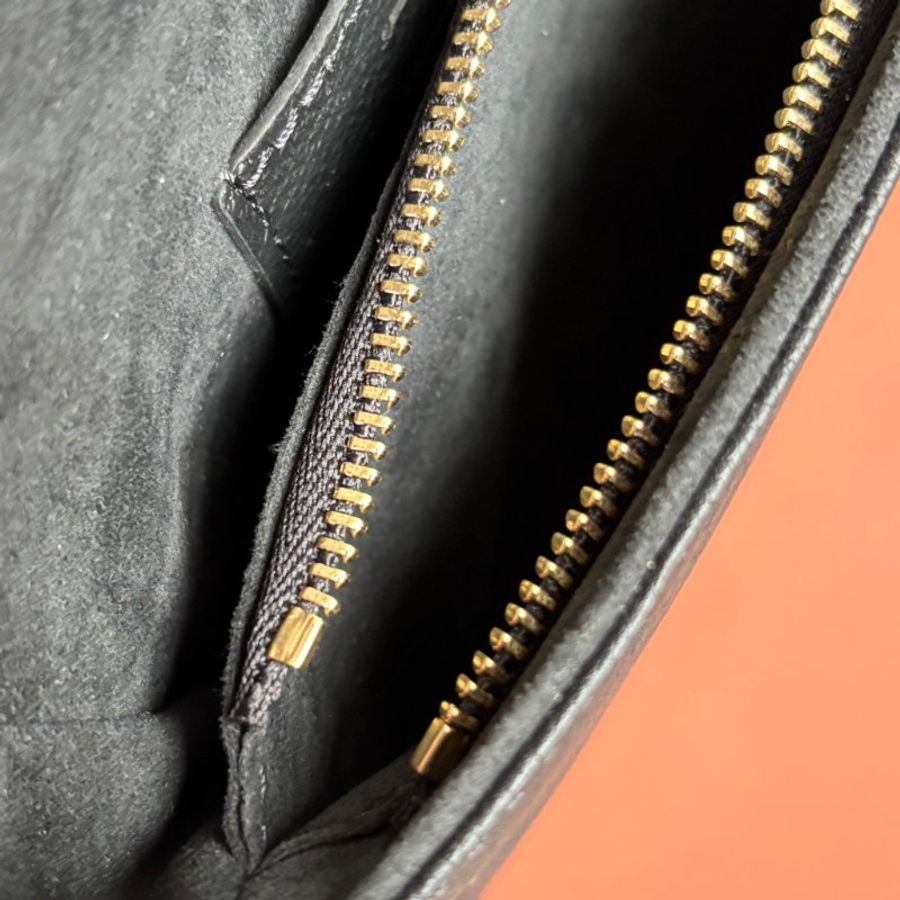 ::LOIUS VUITTON:: LV M82154 Ivy黑色壓紋牛皮掀蓋磁吸釦斜背包 WOC 腋下包-41