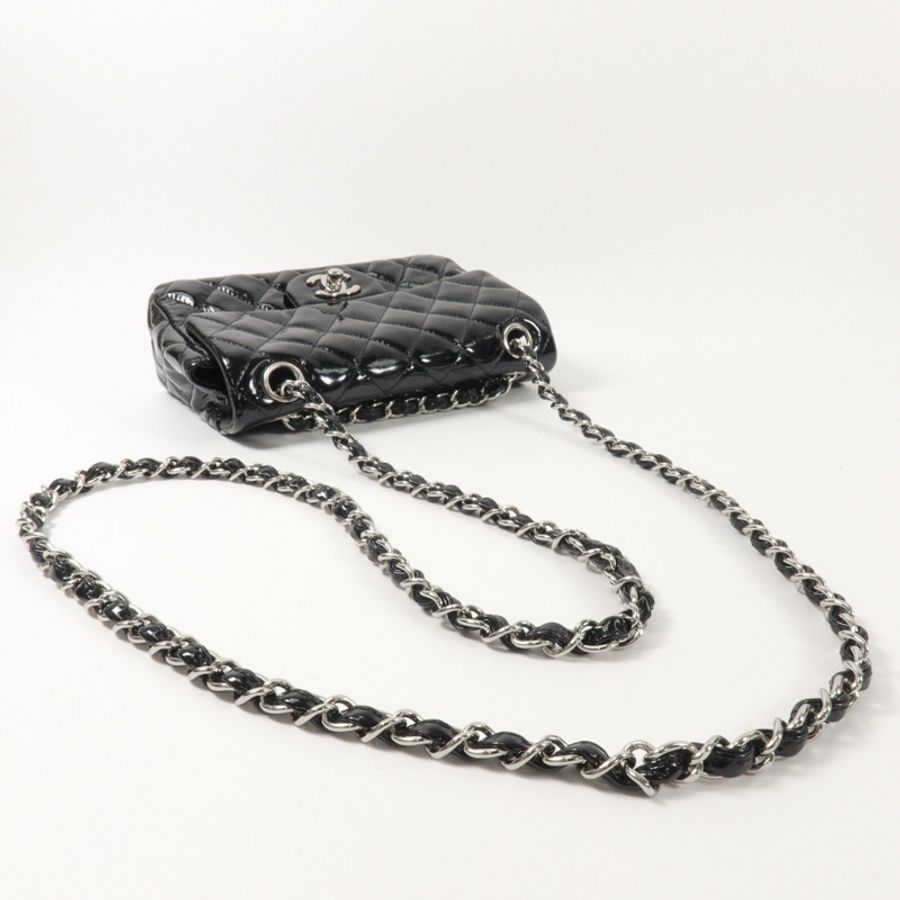 CHANEL 漆皮皮革Mini Classic 20鏈帶肩背袋-9