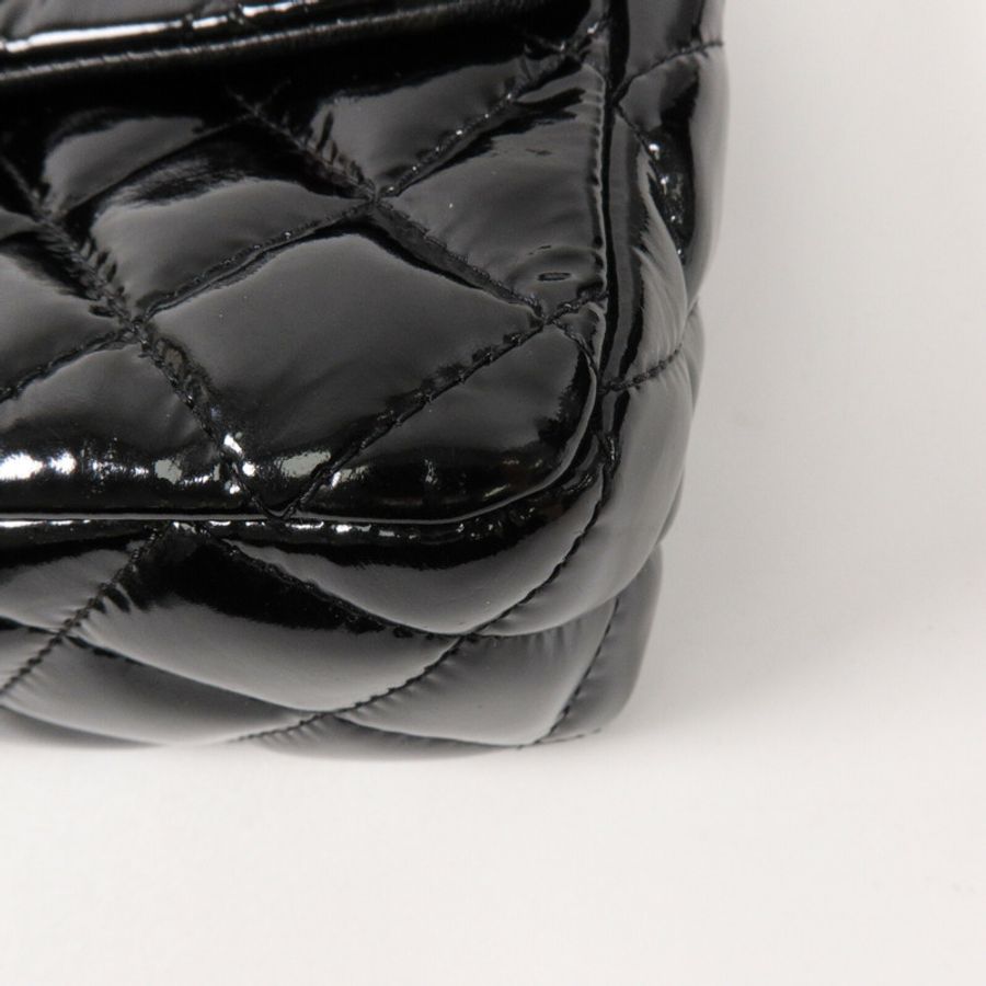 CHANEL 漆皮皮革Mini Classic 20鏈帶肩背袋-12