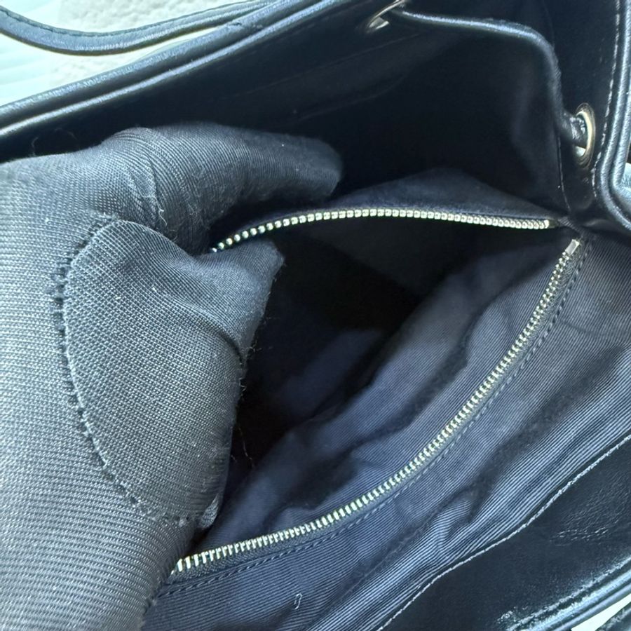 YSL 黑金牛皮山型紋LouLou 後背包-7