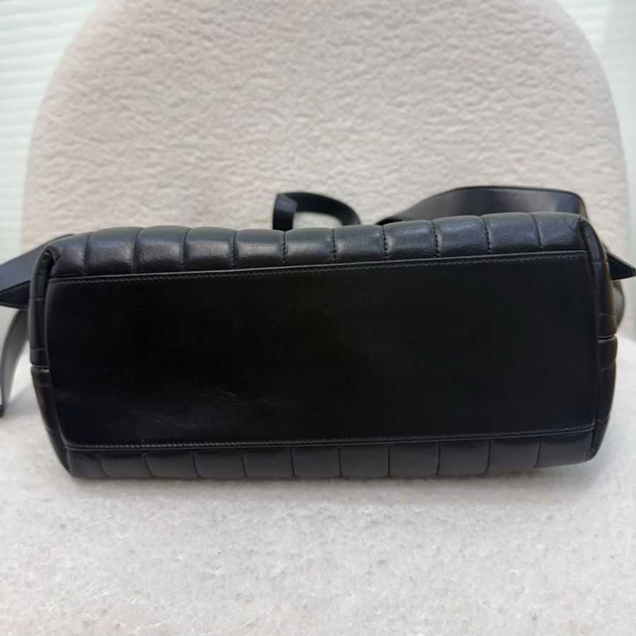 YSL 黑金牛皮山型紋LouLou 後背包-14