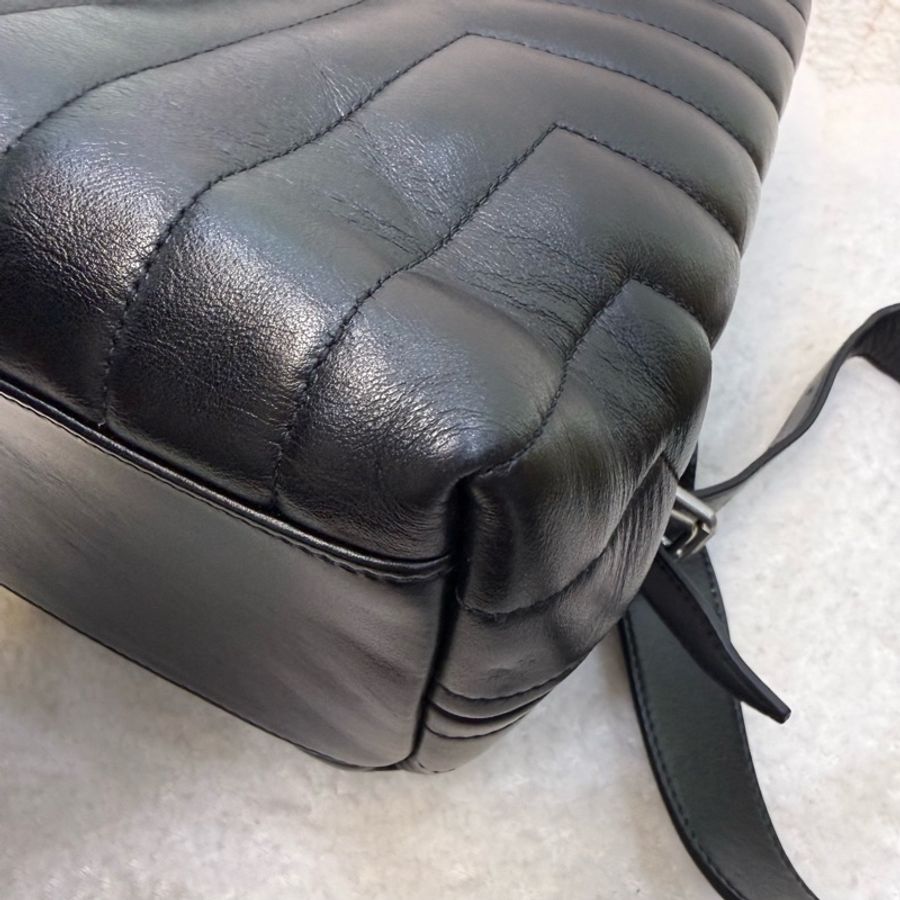 YSL 黑金牛皮山型紋LouLou 後背包-15