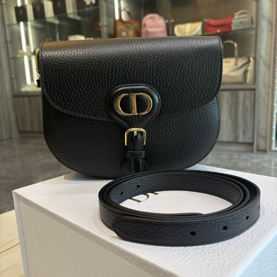 DIOR Bobby 中型黑色粒面小牛皮斜背包-0