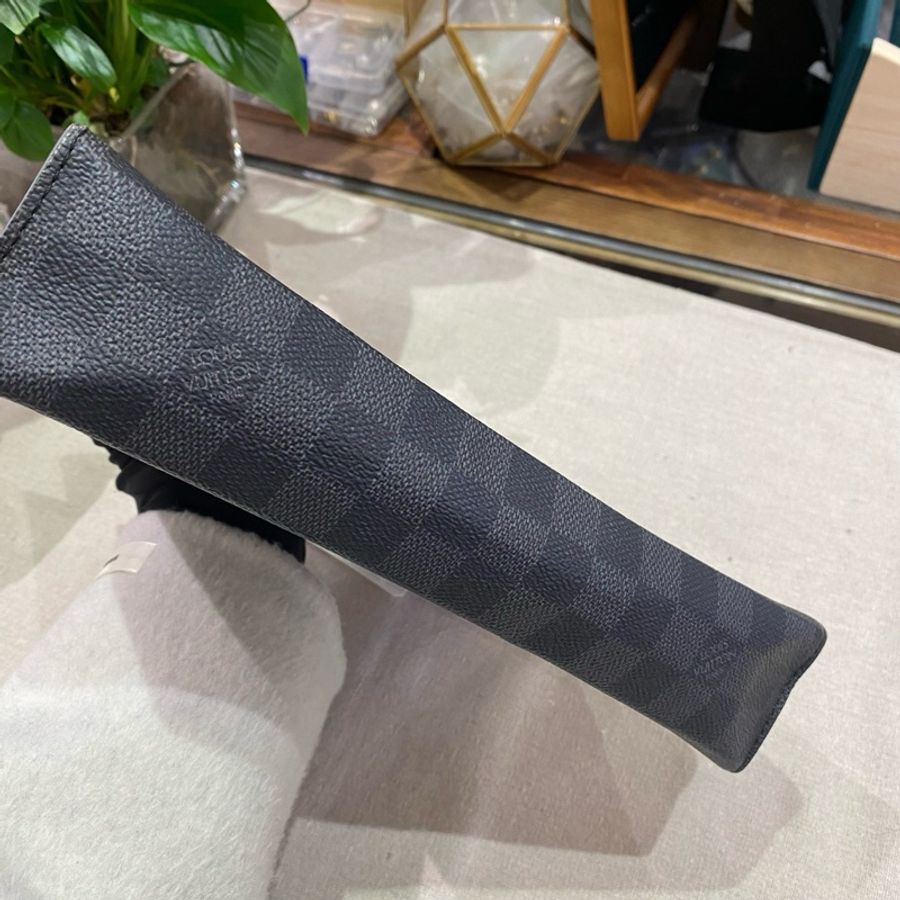 路易威登/Louis Vuitton lv 黑棋盤格 洗漱 手拿包-4