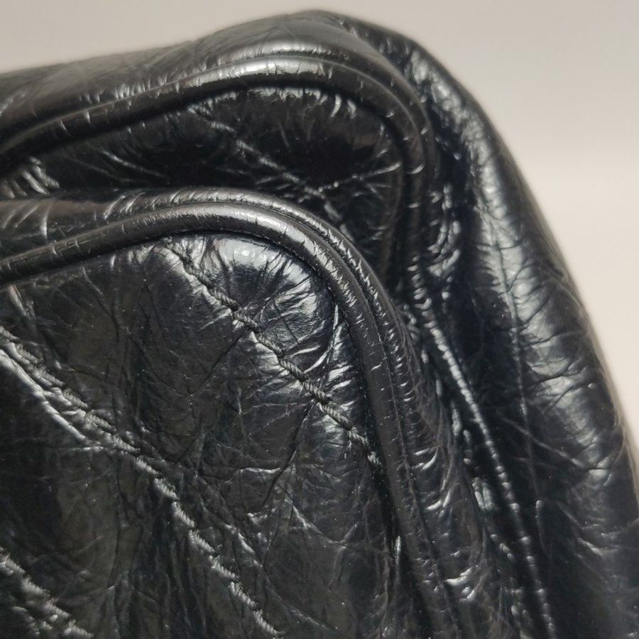 Saint Laurent Niki中號油蠟皮純色V紋絎縫YSL標誌單肩包-16