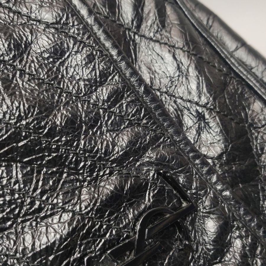 Saint Laurent Niki中號油蠟皮純色V紋絎縫YSL標誌單肩包-18