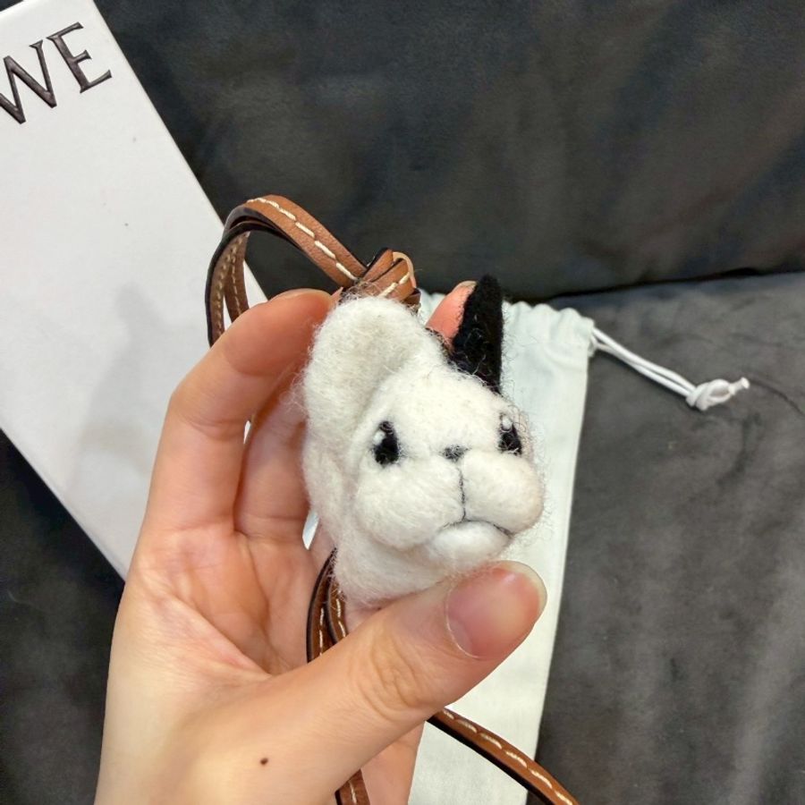 全新全配🐰#Loewe #羊毛氈掛件-3