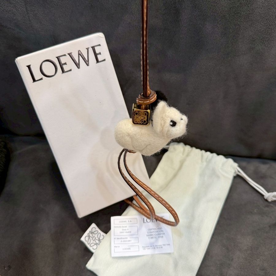 全新全配🐰#Loewe #羊毛氈掛件-4