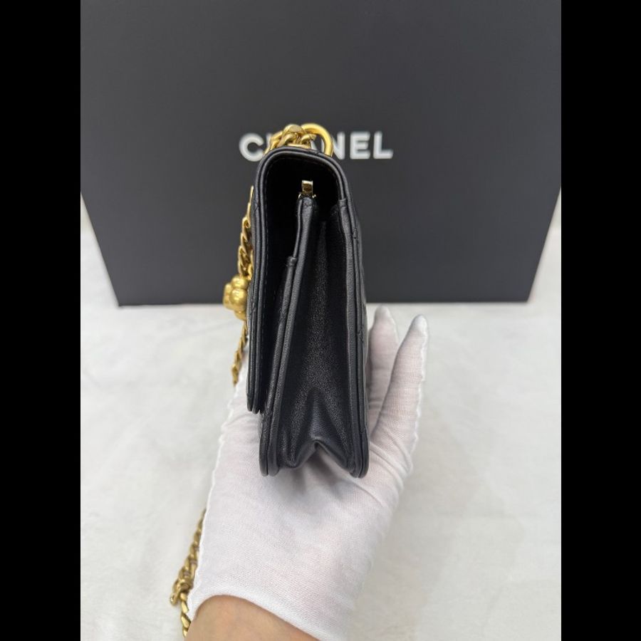 Chanel香奈兒23S山茶花黑金WOC晶片款-3