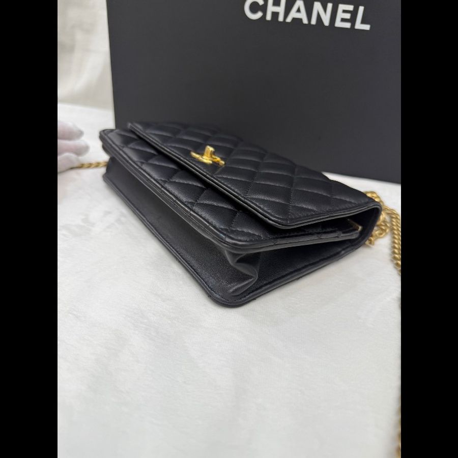 Chanel香奈兒23S山茶花黑金WOC晶片款-6