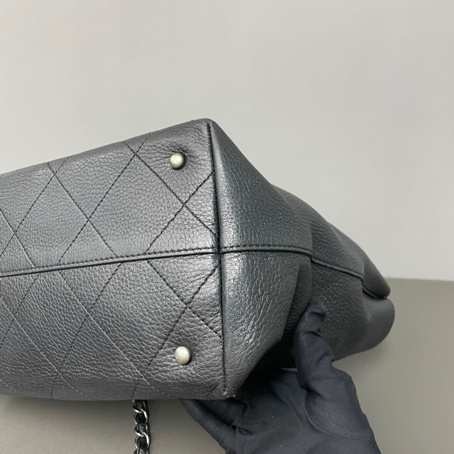 Chanel/香奈兒 26開 紋鹿皮黑銀托特包tote鏈條包浮雕logo機場包-5