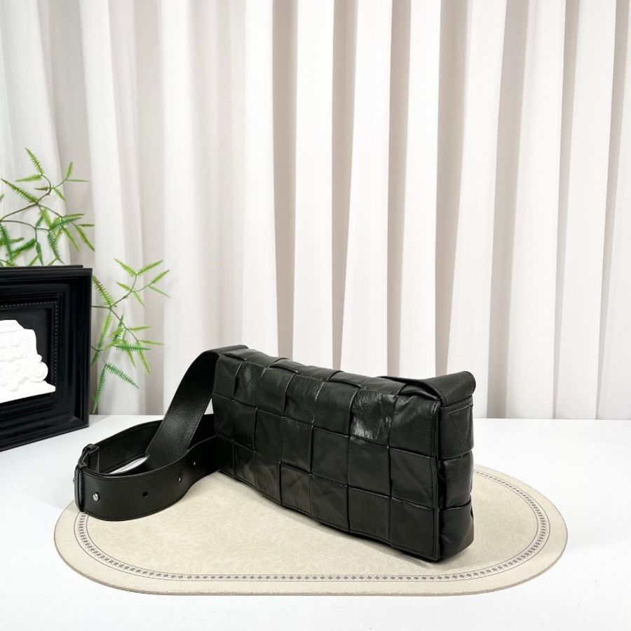 Bottega Veneta CASSETTE彈力手袋 編織牛皮郵差包-4