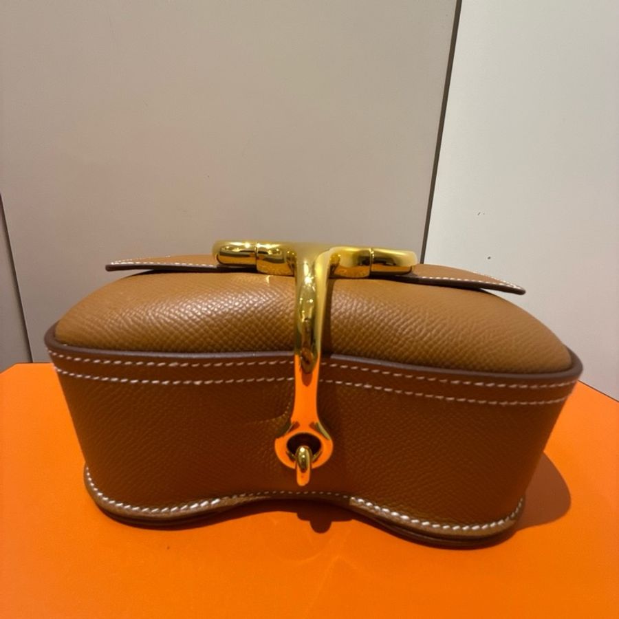 Hermes mini Della 金棕色金扣屁股包-6