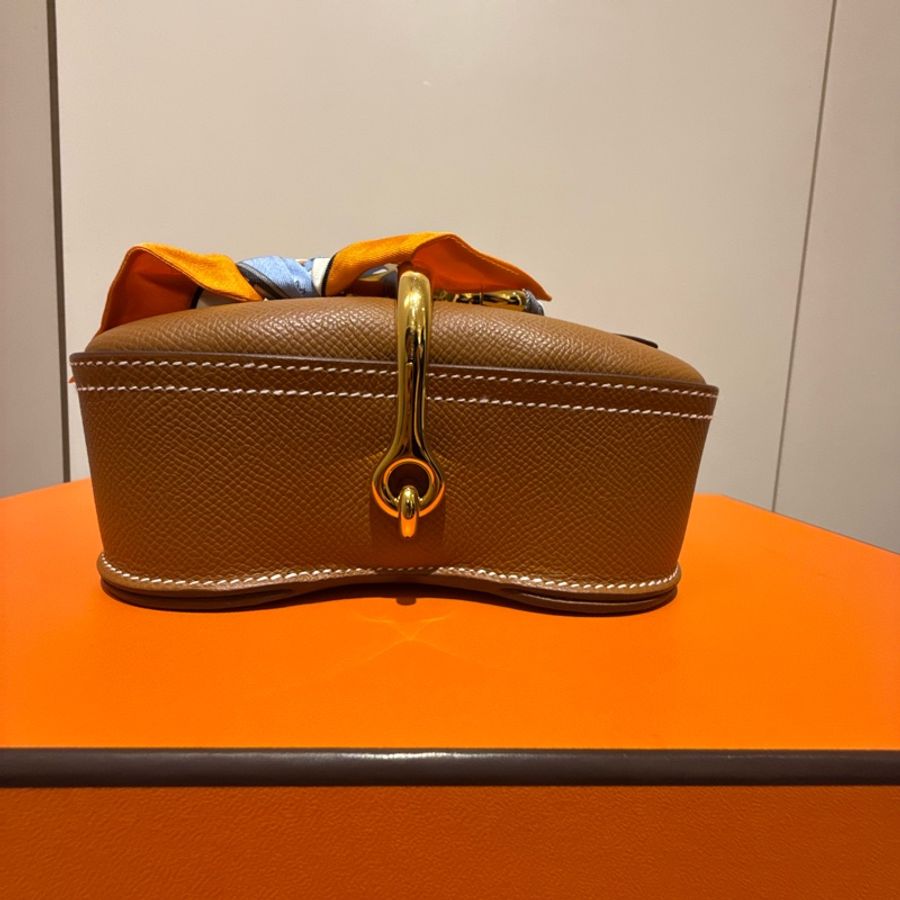 Hermes mini Della 金棕色金扣屁股包-10