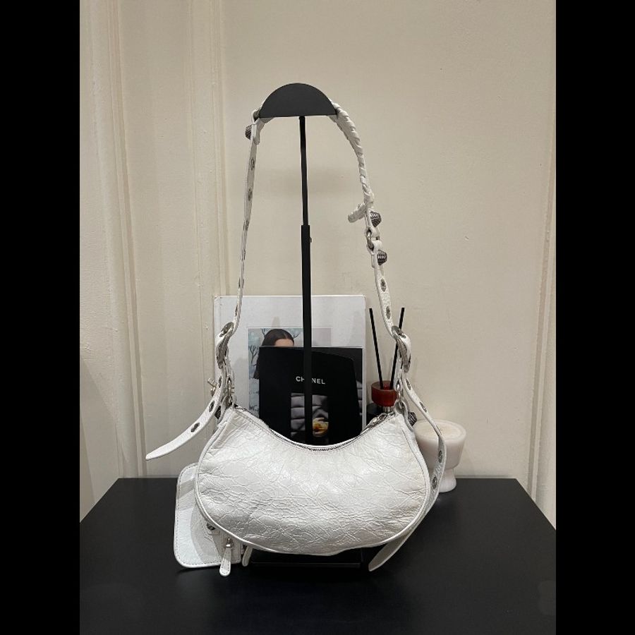 Balenciaga 23年秋冬款 Le Cagole 做舊銀配件心形化妝鏡-1