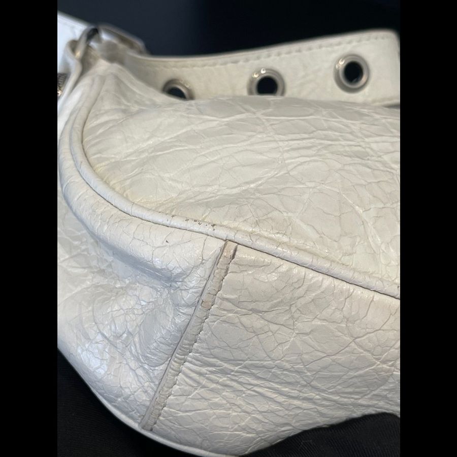 Balenciaga 23年秋冬款 Le Cagole 做舊銀配件心形化妝鏡-6