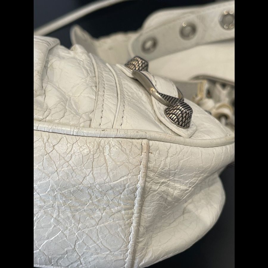 Balenciaga 23年秋冬款 Le Cagole 做舊銀配件心形化妝鏡-7