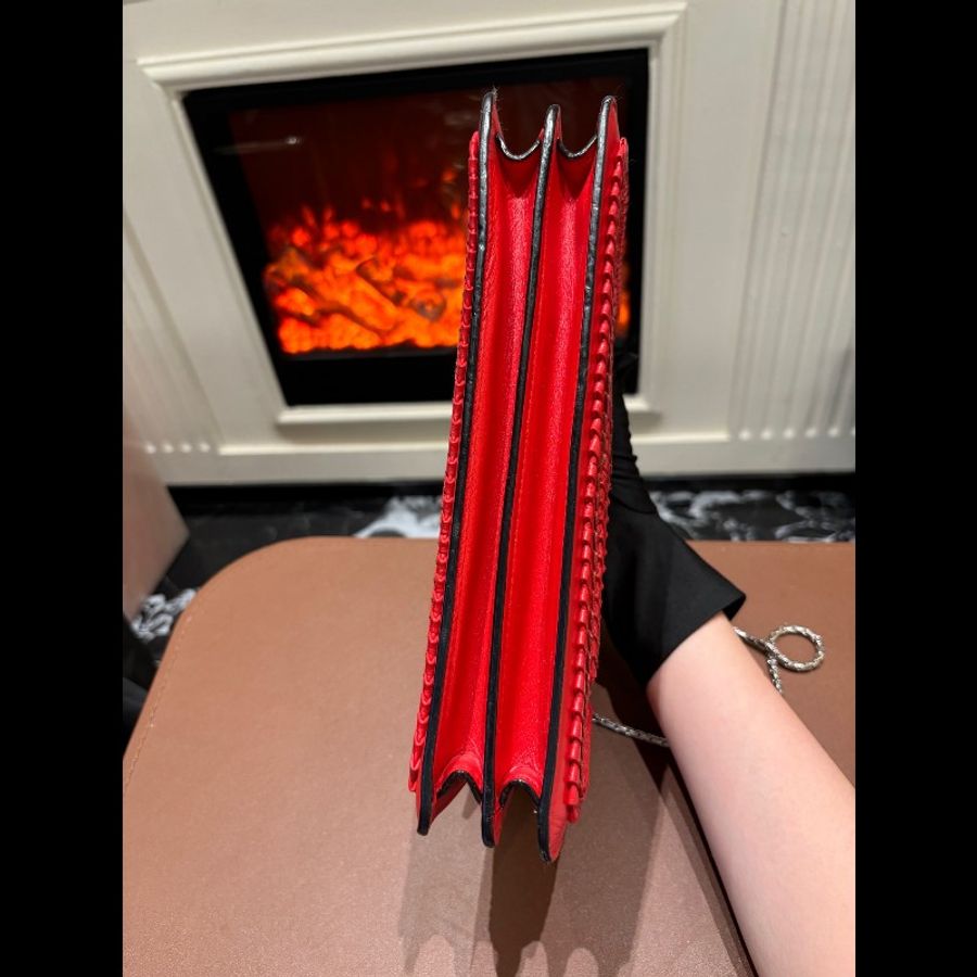 BVLGARI 紅色皺褶裙邊 蛇頭包 鏈條包 底長27cm-5
