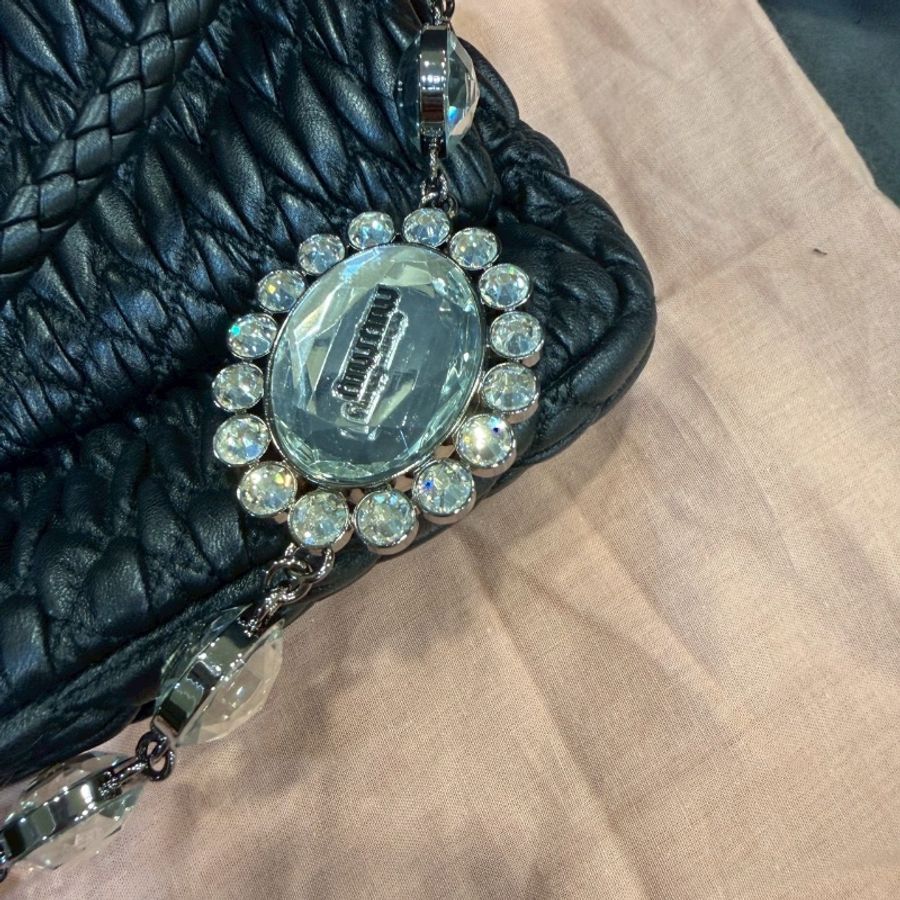 全新閒置🖤💎#miumiu #黑色hobo #水鑽鏈子 #皮革肩背帶 #塵袋-8