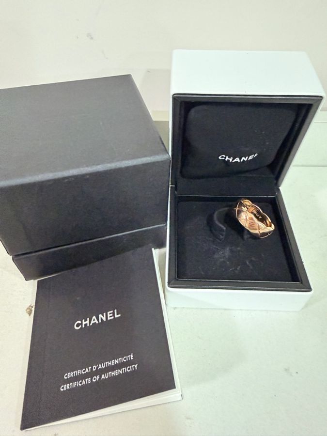 #全配 chanel cococrush biege 寬版米金色 54號 戒指 18k 菱格紋圖騰,小型款,18K BEIGE米色金 玫瑰金-0