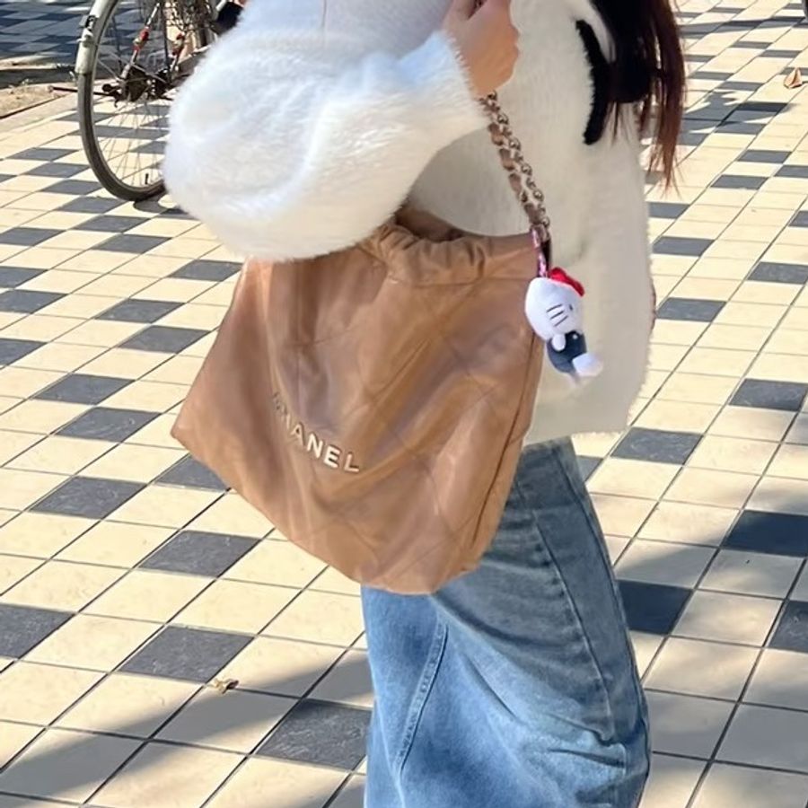 99新🈶購證☕️Chanel香奈兒奶茶色金扣小號22bag垃圾袋手提單肩鏈條包-1