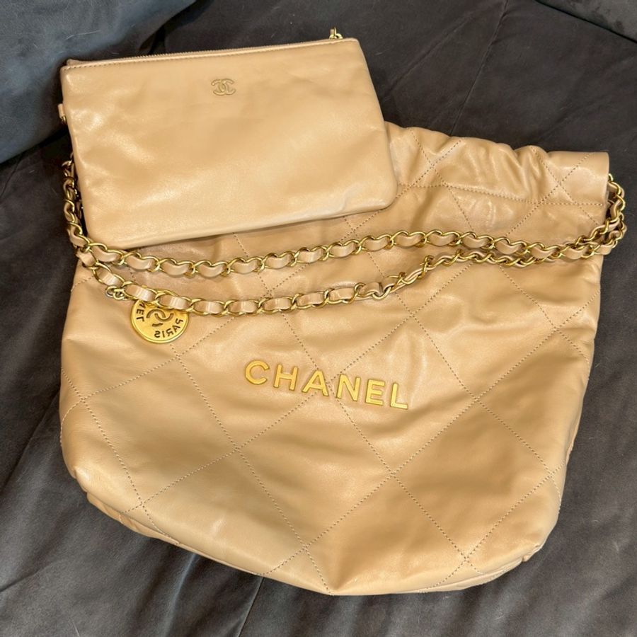 99新🈶購證☕️Chanel香奈兒奶茶色金扣小號22bag垃圾袋手提單肩鏈條包-8