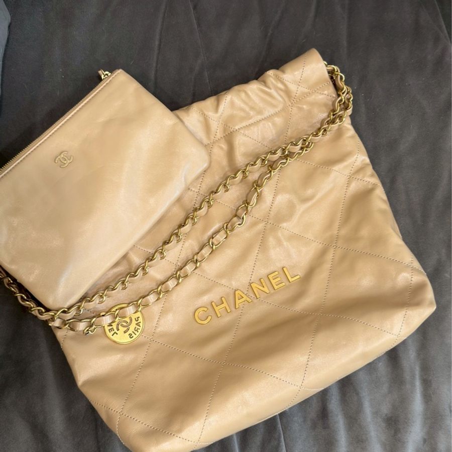 99新🈶購證☕️Chanel香奈兒奶茶色金扣小號22bag垃圾袋手提單肩鏈條包-9