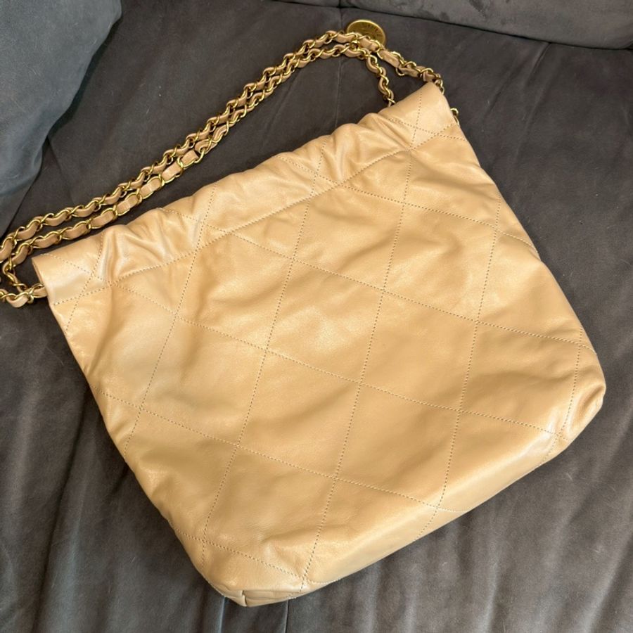 99新🈶購證☕️Chanel香奈兒奶茶色金扣小號22bag垃圾袋手提單肩鏈條包-11