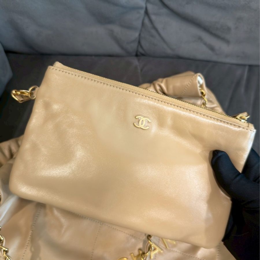 99新🈶購證☕️Chanel香奈兒奶茶色金扣小號22bag垃圾袋手提單肩鏈條包-21