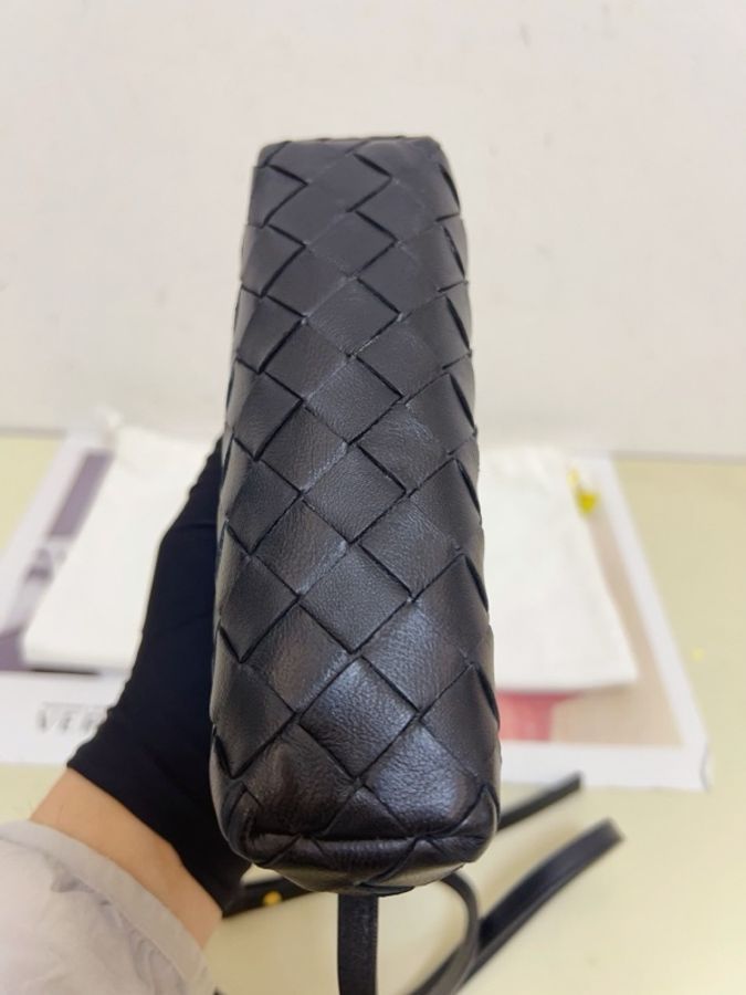 Bottega Veneta 葆蝶家bv黑色小號經典菱格編織斜挎包金色拉鍊 尺寸18×5×10cm。-3