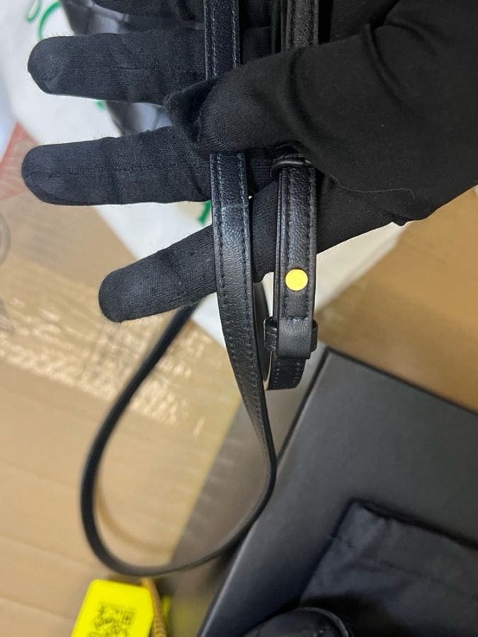 Bottega Veneta 葆蝶家bv黑色小號經典菱格編織斜挎包金色拉鍊 尺寸18×5×10cm。-14